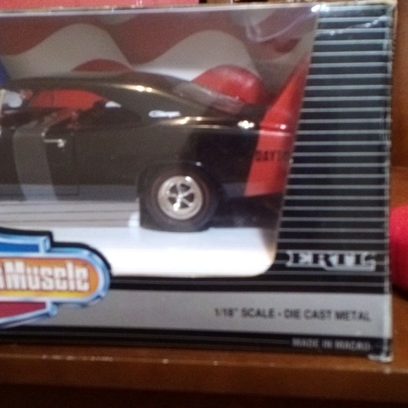 Mint in box black with rare red rear stripe never open American muscle - Picture 3 of 3